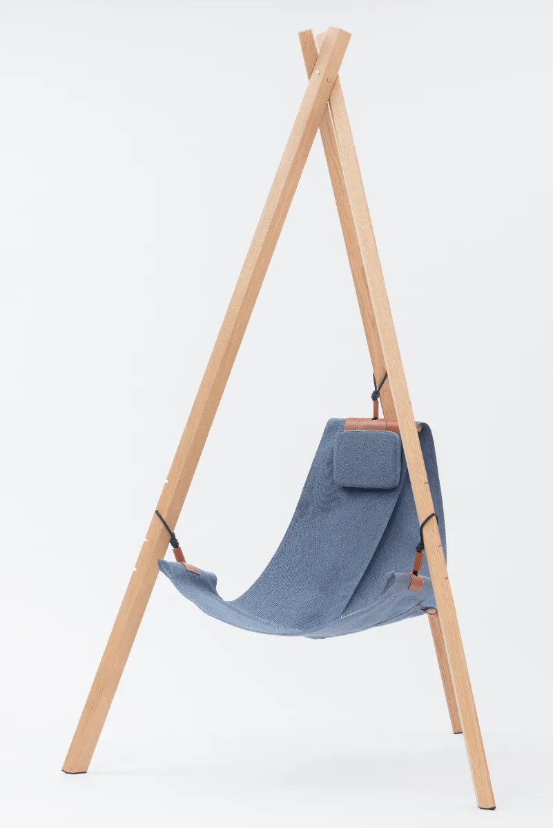 Fauteuil design en seconde finition sur fond blanc, packshot studio Toulouse